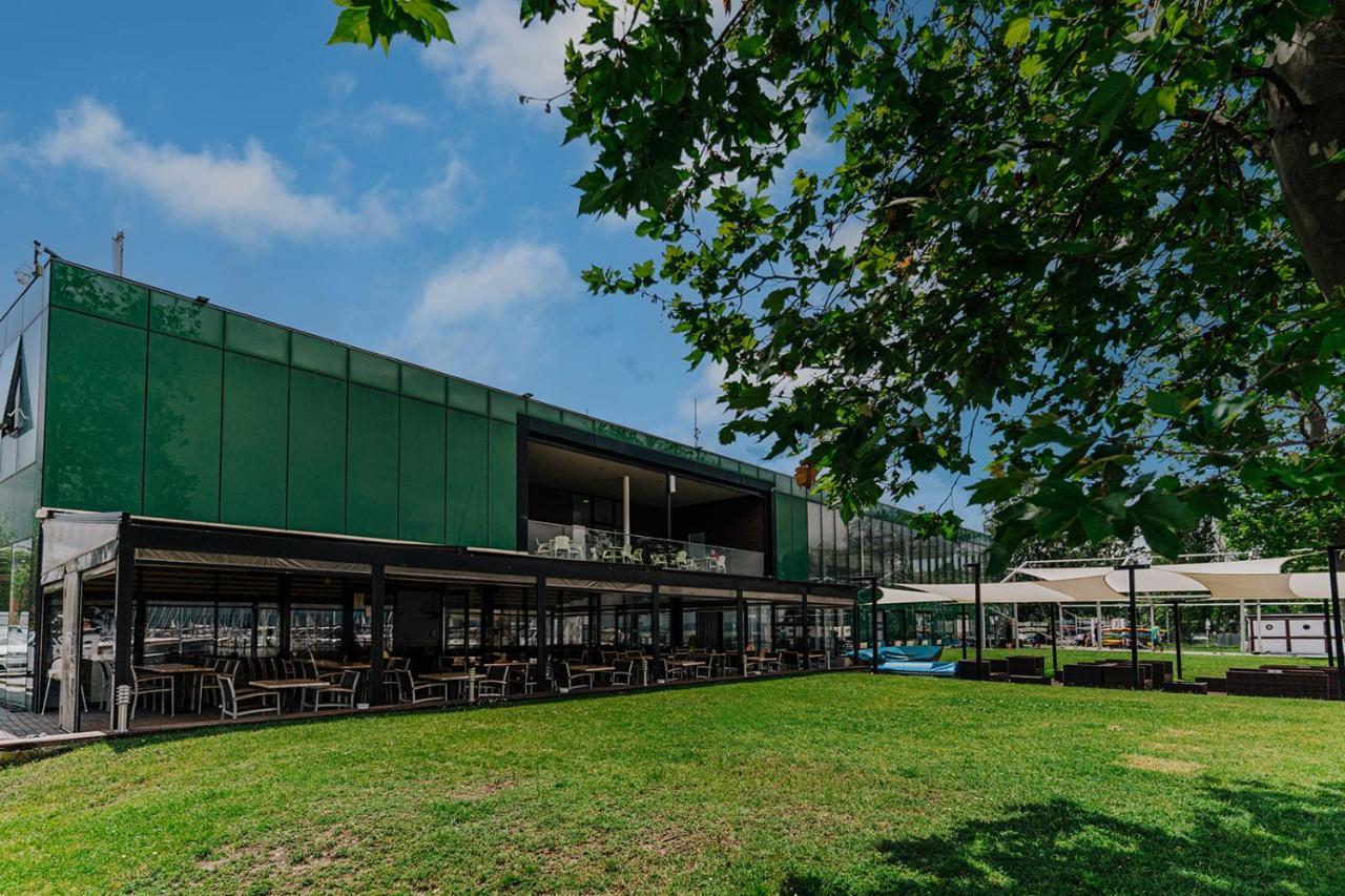 Butique Apartman Balatonlelle Extérieur photo